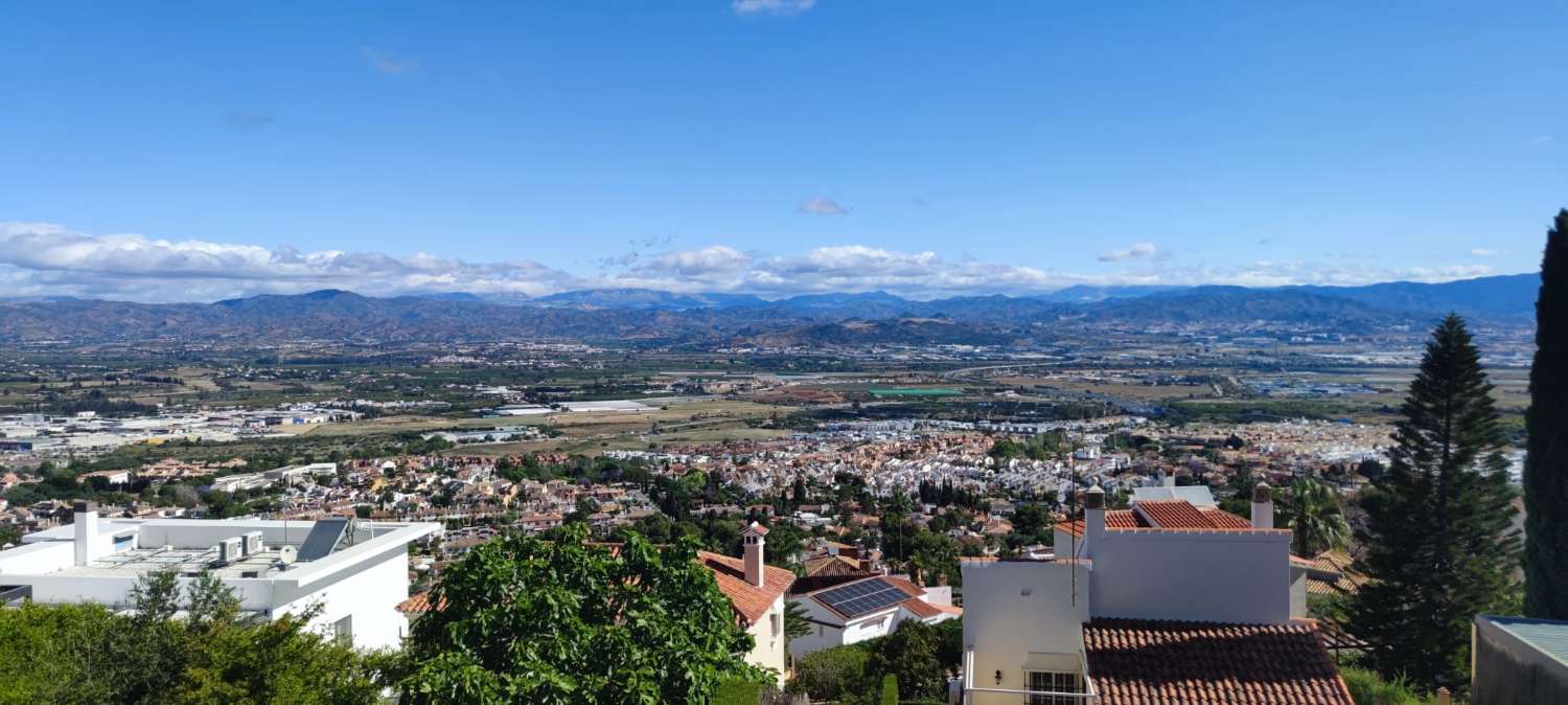 Chalet independiente con vistas en Urbanización El Lagar